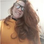 je suis en première, j'ai toujours étais douée en français et je suis au courant que cette langue est complexe donc j'aimerais aider le plus de gens possible et me faire un peu d'argent pour payer mes études